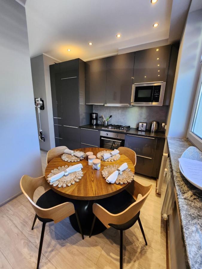 The Mirrors Apartment