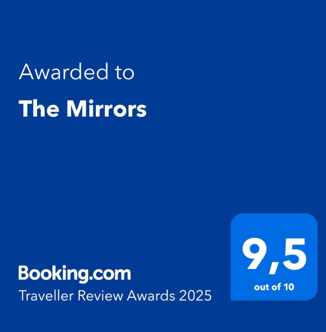 The Mirrors Apartment *
